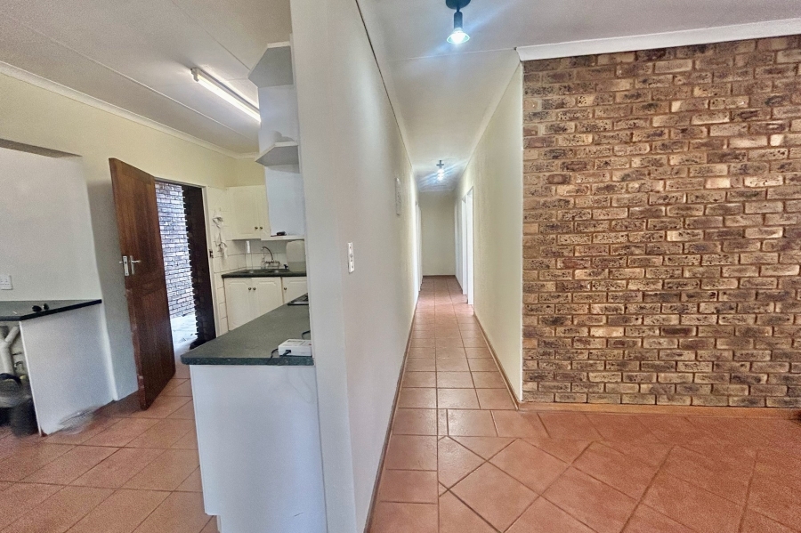 5 Bedroom Property for Sale in Ifafi North West